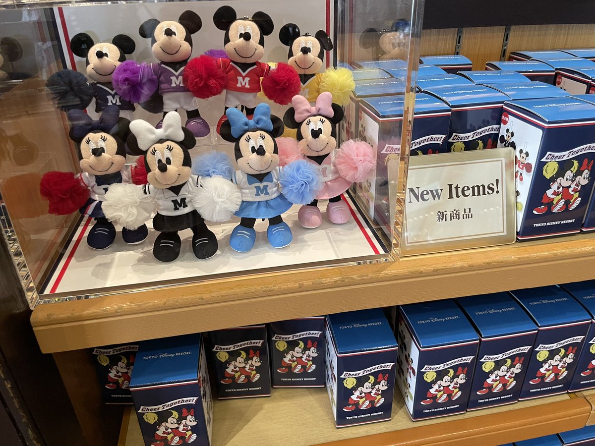 maru3_d's tweet photo. 今日発売の新グッズ、チアシリーズとレモンシリーズボンボにもあった～～！
全部全部かわいすぎる…！！！！！！
#TDR__now #ボンヴォヤージュ https://t.co/165jeUuwZK