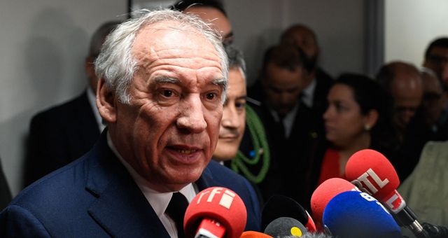 Laurent Boyet (@assopapillons) on Twitter photo "Pourquoi les enfants ne parlent pas ?" Cette question vous hante Mr <a href="/bayrou/">François Bayrou</a> . Je comprends.
Avec nos boîtes aux lettres Papillons, nous avons un outil qui permet la libération de la parole des enfants. Mais la DGESCO nous bloque. Pourquoi ? Cette question me hante... "Pourquoi les enfants ne parlent pas ?" Cette question vous hante Mr <a href="/bayrou/">François Bayrou</a> . Je comprends.
Avec nos boîtes aux lettres Papillons, nous avons un outil qui permet la libération de la parole des enfants. Mais la DGESCO nous bloque. Pourquoi ? Cette question me hante...