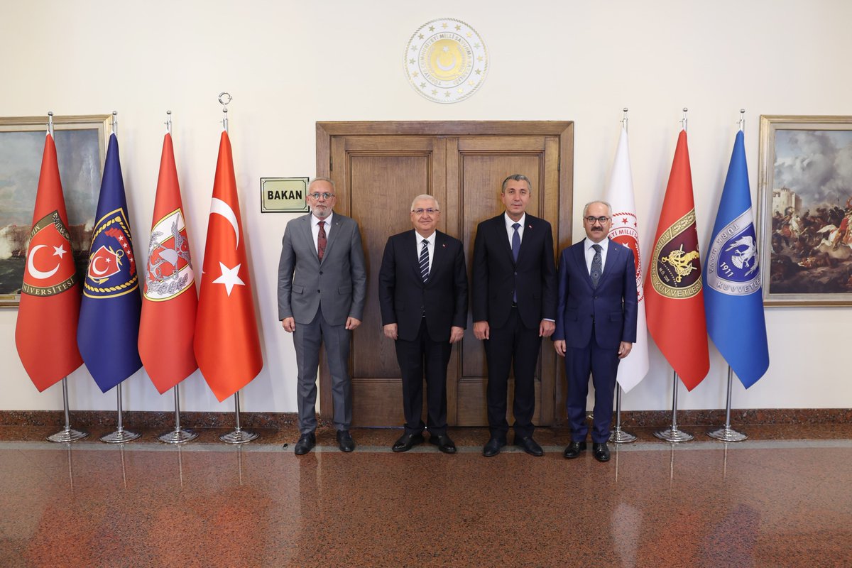 harb_is's tweet photo. 📌 GENEL MERKEZİMİZDEN MİLLİ SAVUNMA BAKANIMIZ GÜLER’E ZİYARET

Haber için 👇

https://t.co/I9iyg2nXqM https://t.co/0JtRavTtaF