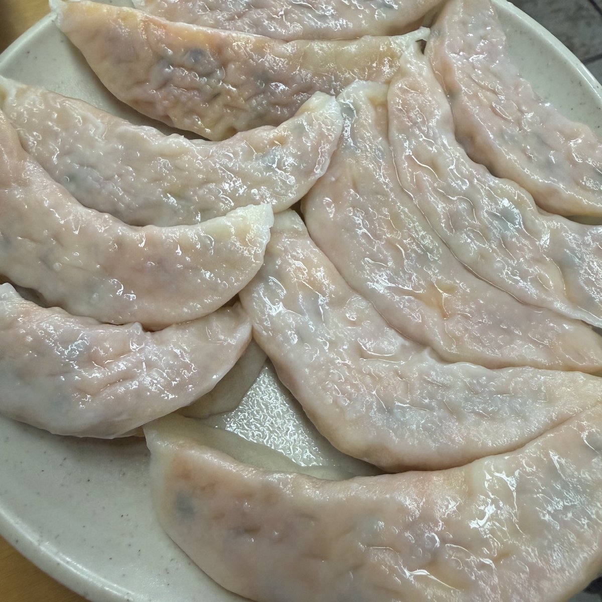 📍보영만두 영통직영점
(경기 수원시 영통구 청명남로28번길 2)
🥢쫄면(중간맛, 매운맛) 각 8,000원
🥟고기군만두 8,000원
🥟김치찐만두 7,000원

유명한 보영만두에 드디어 가보게 됐고, 쫄면은 중간맛과 매운맛 2종류를 다 먹어봤다. 중간맛도 끝맛이 매콤했는데, 매운맛은 진짜 혀가 계속 아릿한