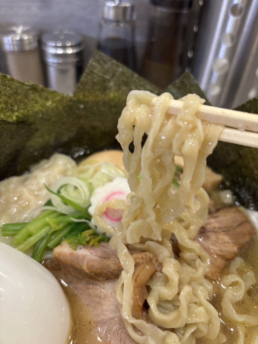 久しぶりの手打ち蓮へ
初めて全部のせ食べられた。
びろびろ手打ち麺が美味でした‼️

#ラーメン　#手打ち蓮