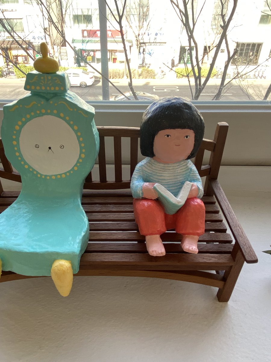 『시계탕』 권정민 작가 그림책 원화전
이번 주까지입니다...! (아쉬워요..😭)
방문  전이신 분들, 꼭 다녀오세요.

✔전시 기간: 4월 26일까지, 13:00~19:00
✔전시 장소: 계절책방 낮과밤 (서울 마포구 월드컵로 113 3층)
-일,월 정기휴무