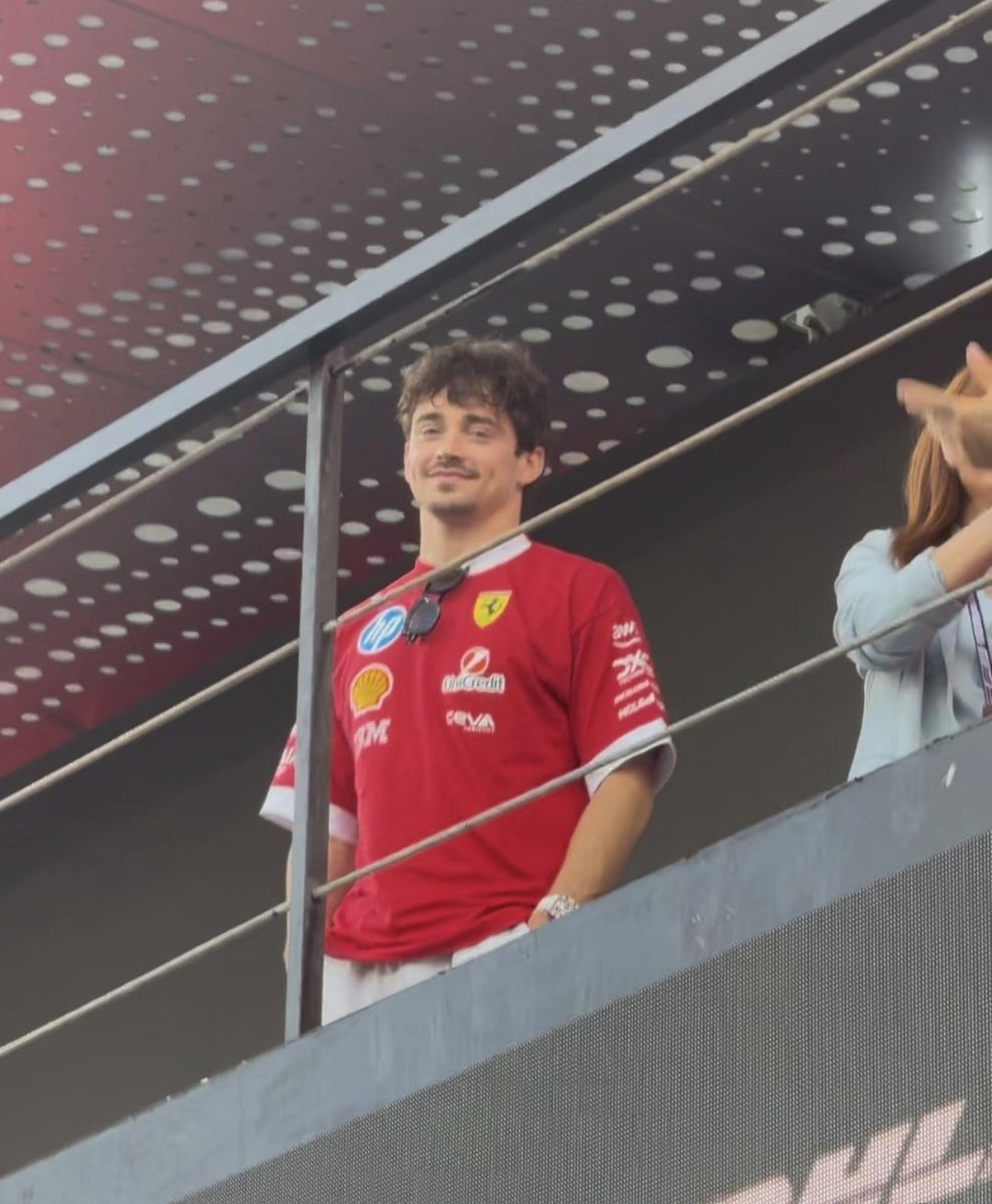 His camera spotting skill is insane 😭🤌🏼