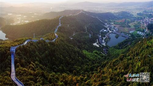 Discover Guaishiling in Nanchang's Xinjian—renowned for its bizarre rock formations and dubbed the “Southern Little Great Wall”. This ancient-style rampart stretches 4.83 km with 19 beacon towers across jagged peaks—an unforgettable blend of natural wonder and historic charm​.