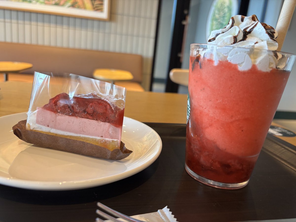 sangras_y's tweet photo. スタバ新作 https://t.co/3czmLZvmZQ
