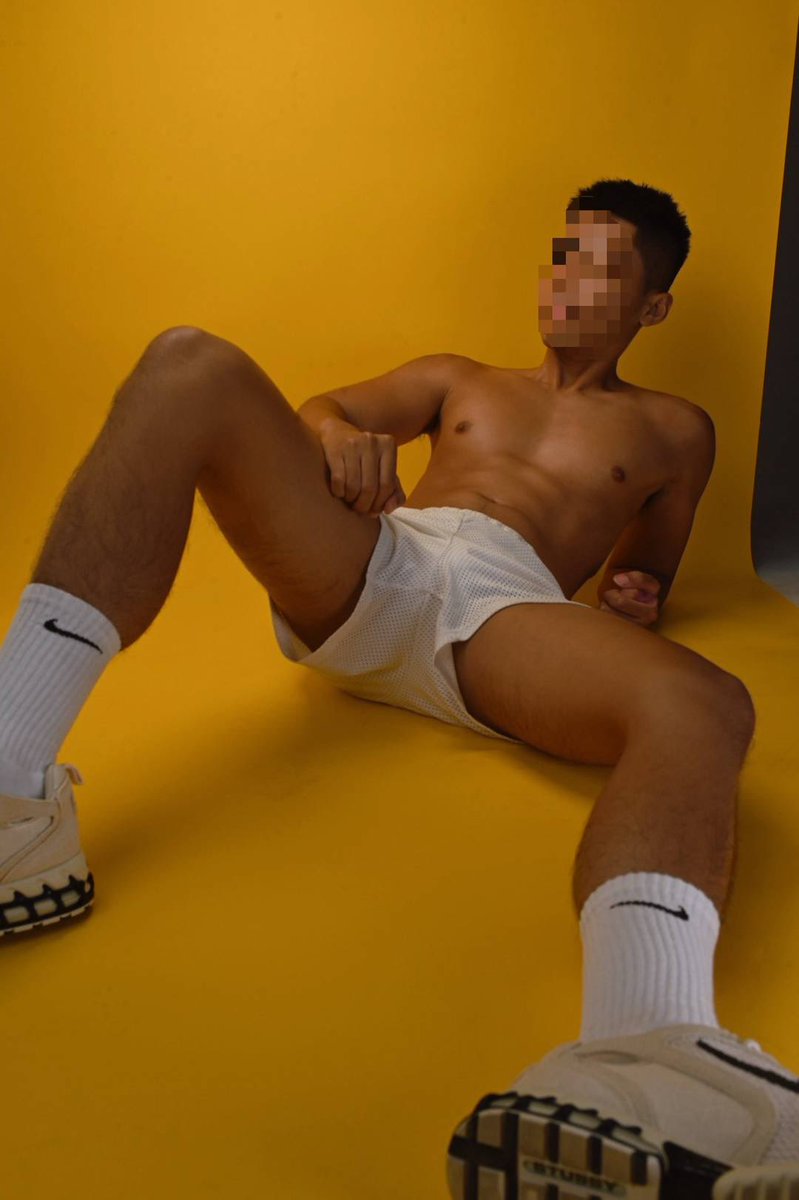 維克師傅 天菜小奶狗 萌系犬顏 濃眉精實身材 單眼皮小臉 靦腆害羞 按摩力道深沉舒適。