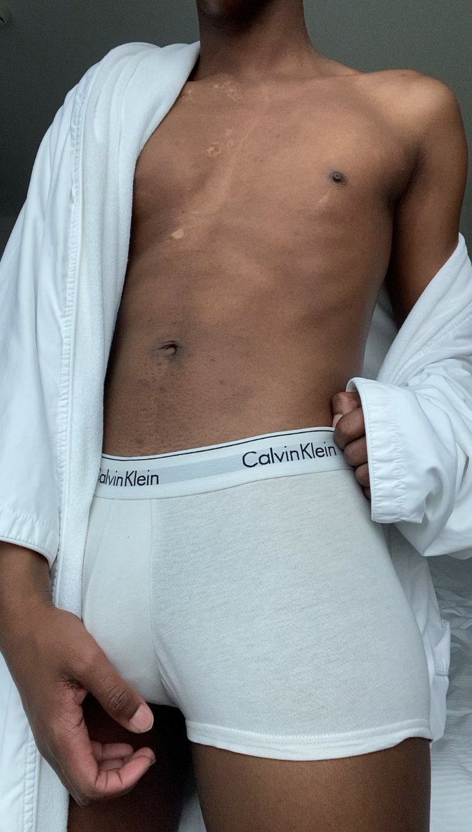 rowan_veltm's tweet photo. Feeling myself in my white Calvin’s!🤍 #whitecalvins #gay #BoxerCalvinKlein #body #bathrobe @DutchGuysOnly https://t.co/n4oTc7YKEN