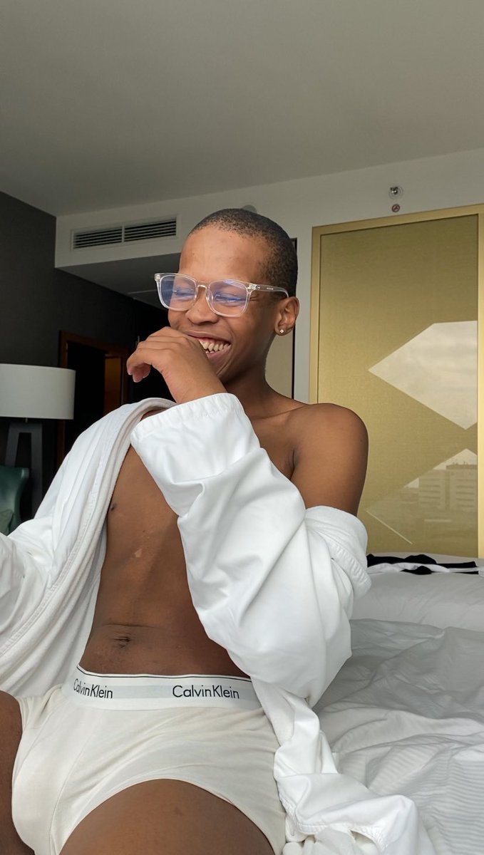 rowan_veltm's tweet photo. Feeling myself in my white Calvin’s!🤍 #whitecalvins #gay #BoxerCalvinKlein #body #bathrobe @DutchGuysOnly https://t.co/n4oTc7YKEN