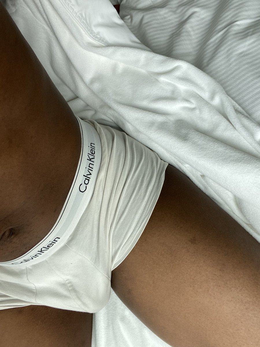 rowan_veltm's tweet photo. Feeling myself in my white Calvin’s!🤍 #whitecalvins #gay #BoxerCalvinKlein #body #bathrobe @DutchGuysOnly https://t.co/n4oTc7YKEN