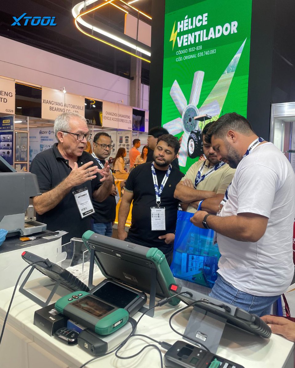 XtoolTech2010's tweet image. The hero has arrieved! Check out this vibrant scene at the automec! Our latest innovation, XTOOL Prodigy, is stealing the show. 🚀 The booth is buzzing with excitement as industry pros gather around, eager to explore its cutting - edge features.
#Automec #AutomotiveExpo #CarTech