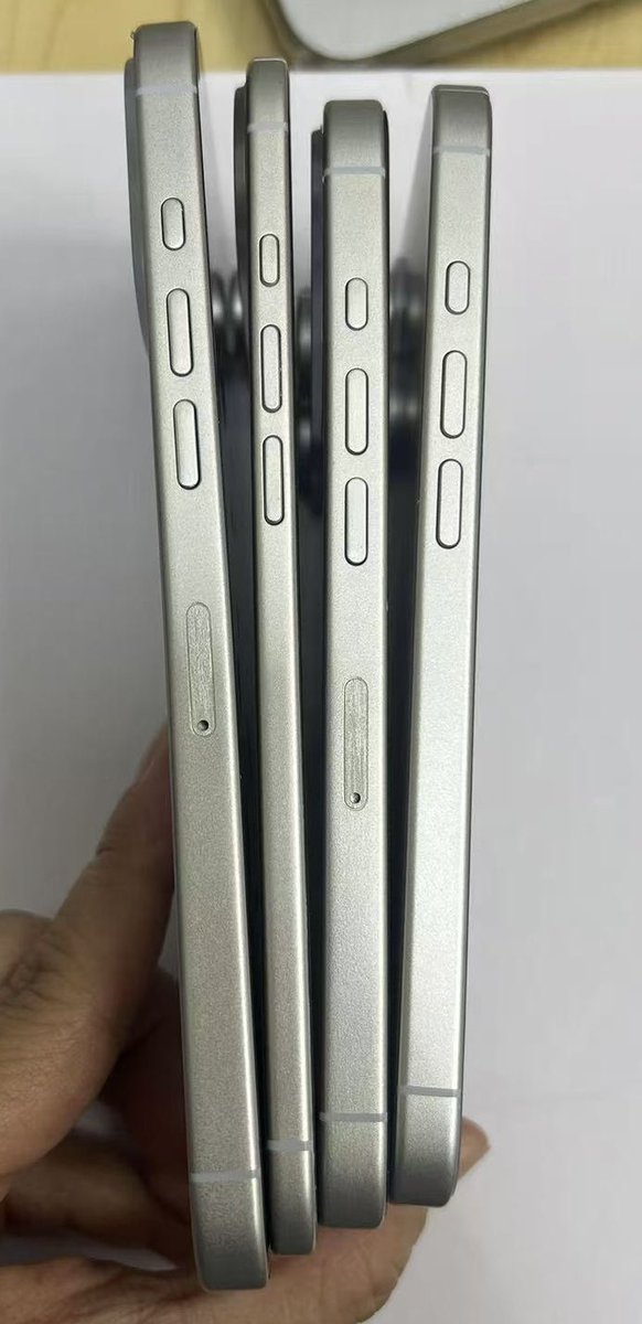 SonnyDickson's tweet image. Take a look at the sides of the iPhone 17 dummy — the Air model is unbelievably thin.