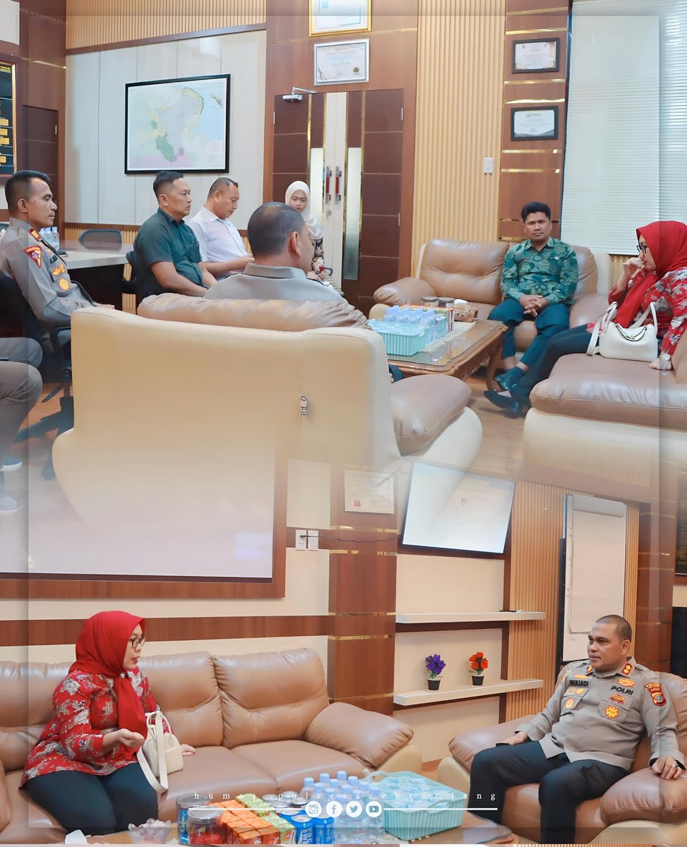 hidayatlubiz's tweet photo. Polres Aceh Tamiang bersama Pengadilan Negeri Aceh Tamiang melakukan penandatanganan Nota Kesepahaman (MoU) dalam rangka kerja sama penegakan hukum.

@kapoldaaceh
@spripimpoldaaceh
#Jumatcurhatpresisi
@listyosigitprabowo
@spripim.polri
@divisihumaspolri
@bidhumaspoldaaceh https://t.co/q1HzuMu4wv