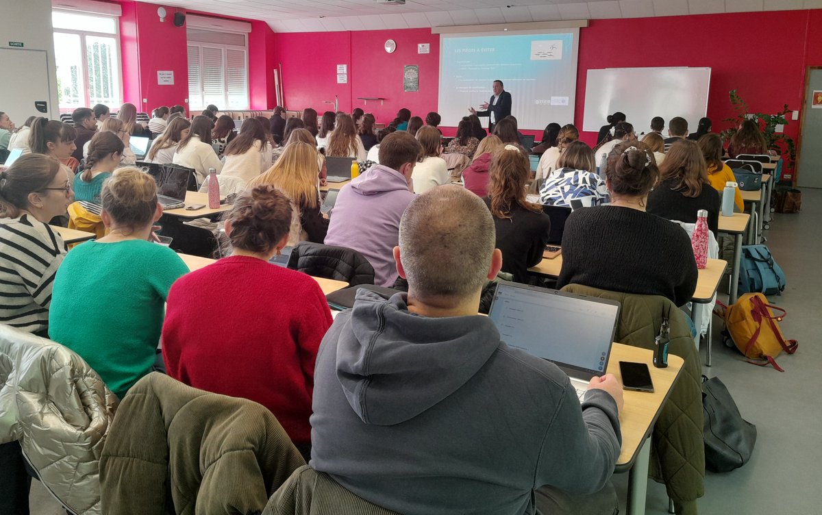 InstitutOzanam's tweet photo. 💡 Journée spéciale IA à l’ISFECAtlantique !

Étudiants MEEF &amp; formateurs de Nantes et La Roche-sur-Yon ont exploré ensemble les enjeux éthiques, pédagogiques &amp; environnementaux de l’IA 🌍🤖

Prompting, outils, réflexion sur l’école de demain… Une journée riche &amp; inspirante ✨🎓 https://t.co/NczYa0Sk7W