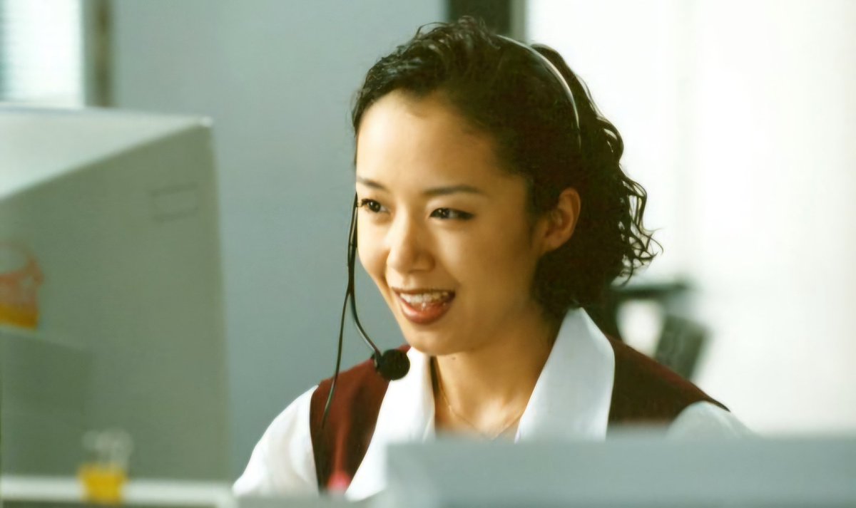 접속. 넷플릭스로 영화 한편 보려고 찾다가 '접속' 발견! 몇년만인가 싶어 & 최근 포스팅도 했어서 플레이~ 영화 오프닝이 이거였넹.. <극장 앞에서...