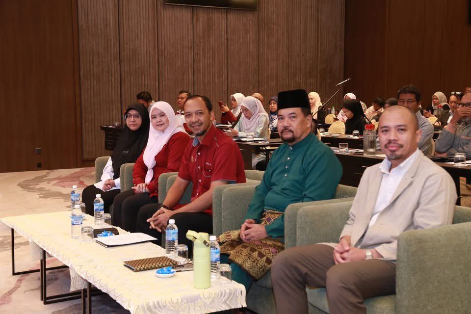 Inst_Koperasi's tweet photo. 23 April 2025 - Program Bicara Ilmu Senjata Rahsia Bisnes Runcit: "Elakkan Rugi, Gandakan Untung" anjuran Sektor Keberhasilan (COOP RACE) (SK) 2025 di SCAPES Hotel, Genting Highlands.
#IKMa
#KUSKOPMalaysia https://t.co/vi13JaGyFG
