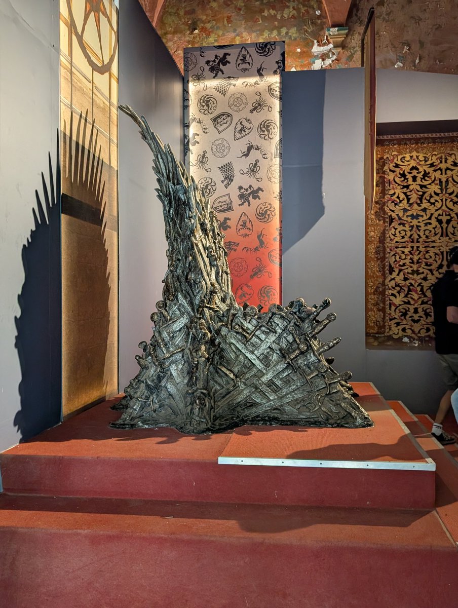 TwistedTriangle's tweet image. GOT iron throne. Croatia