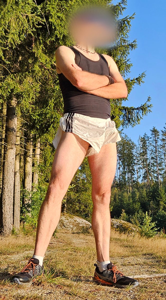 HotPantani's tweet photo. some other views...
#shiny #nylon #sprintershorts #bulge #gay #wank
.
.
. https://t.co/kjZLygxou2