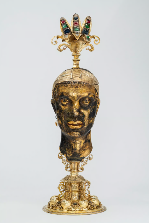 Theoriginalman0's tweet photo. "In 1996 a work of art came to light: the ‘Moor’s Head’ by the goldsmith Christoph Jamnitzer. This splendid object,which had been in the private collection of the Kings of Saxony,shows the graceful head of a young African with full lips,a short broad nose and tightly curled hair. https://t.co/eN52X8HwT4