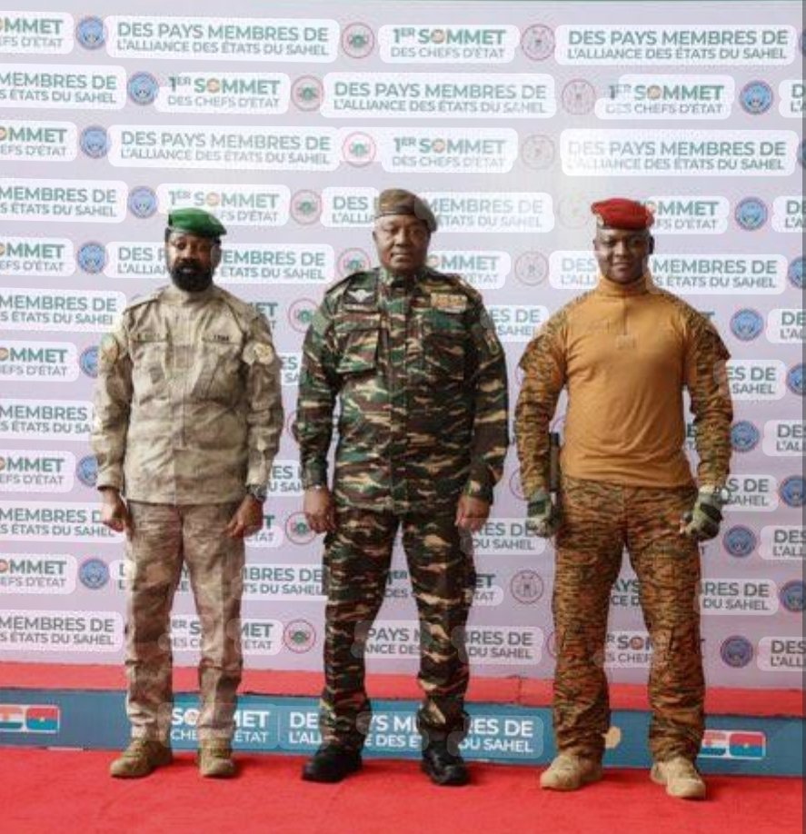 WanguWaMakeri22's tweet photo. @Thuso1Africa @USAfricaCommand I stand with these great African men. Long live the AES and may their progressive idealogy spread across Africa! #HandsOffAfrica #HandsOffAES #HandsOffIbrahimTraore #HandsOffBurkinafaso https://t.co/SSh6KWKaSx