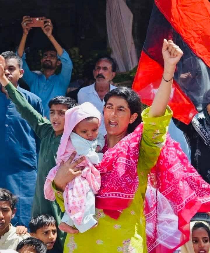 سنڌ جي آجپي جو پنڌ ڀلي ڪيترو به اڙانگو ھجي، پر ھن ڦوٽو کي ڏسندي ويساهه ٿيندو آھي ته اسان پنھجي منزل ضرور ماڻينداسين.
جيئي سنڌ 🙏🏼