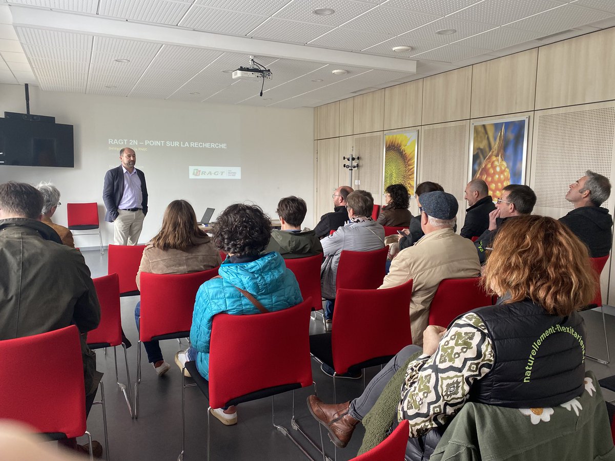 EleveursChevres's tweet photo. #AG25 L’#AssembléeGénérale de la #FNEC a commencé ce matin à Rodez!
🚩 1 ère étape au siège de R.A.G.T pour une visite de cette société de semences
🚩2 ème étape, chez Lactalis
Nous continuons les visites à la découverte de l’#Aveyron et sa filière caprin . #filierecaprine https://t.co/9TlDcipXep