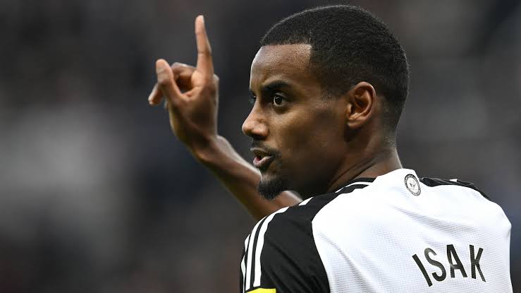 yash_in_'s tweet photo. Alexander Isak is a top ball-playing goalscorer, and it's no surprise that big clubs like Bayern Munich, Barcelona, Arsenal, and Liverpool are interested. Hoping he makes a smart decision for his career.

#Isak #TransferNews #FootballTalent https://t.co/DVxNZzm3zi