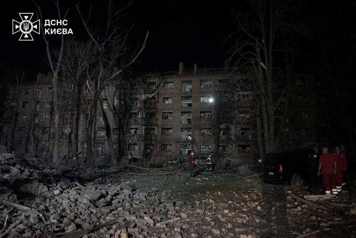 ZelenskyyUa's tweet photo. Сорок чотири дні, як Україна погодилась на повне припинення вогню та ударів. Це була пропозиція Сполучених Штатів. Сорок чотири дні, як Росія продовжує вбивати людей та уникати жорсткого тиску й відповідальності за це.

Дуже важливо, щоб всі у світі бачили та розуміли, що відбувається насправді. Приблизно 70 ракет, зокрема балістичні. Ще майже 150 ударних безпілотників.

На жаль, багато руйнувань. Тривають рятувальні операції, розбирають завали будинків. Станом на цей час понад 80 людей поранено по всій Україні. Усім надається допомога. На жаль, у Києві 9 людей загинуло. Мої співчуття рідним та близьким.

Була доповідь військового командування. Доручив міністру оборони України негайно звʼязатися з партнерами щодо наших запитів про зміцнення ППО.

Сьогодні поінформую Президента ПАР Рамафосу, який головує в «Групі двадцяти», про ситуацію та нашу потребу в активізації глобальних дипломатичних зусиль. Припинення ударів потрібне негайно й безумовно. Розраховуємо також на допомогу в гуманітарних питаннях – у поверненні наших полонених та викрадених Росією українських дітей. Частину програми цього візиту скасовую та після зустрічі з Президентом ПАР негайно повертаюсь в Україну. 

Міністр закордонних справ України проведе всі необхідні зустрічі в ПАР, щоб повністю поінформувати політичних і громадських лідерів країни про ситуацію.

Вдячний всім у світі, хто підтримує Україну і наших людей.