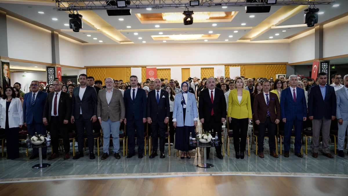 İstiklal Marşı’nın Kabulü ve Mehmet Akif Ersoy’u Anma Günü kapsamında Mesleki ve Teknik Eğitim Genel ￼Müdürlüğünün Türkiye Genelinde tertip ettiği yarışmada Türkiye derecesi yapan öğrencimiz Ecrin Çelik  ve ona eşlik eden Rehber ÖğretmenimizGönül Zengin Mersin’dekiödül töreninde