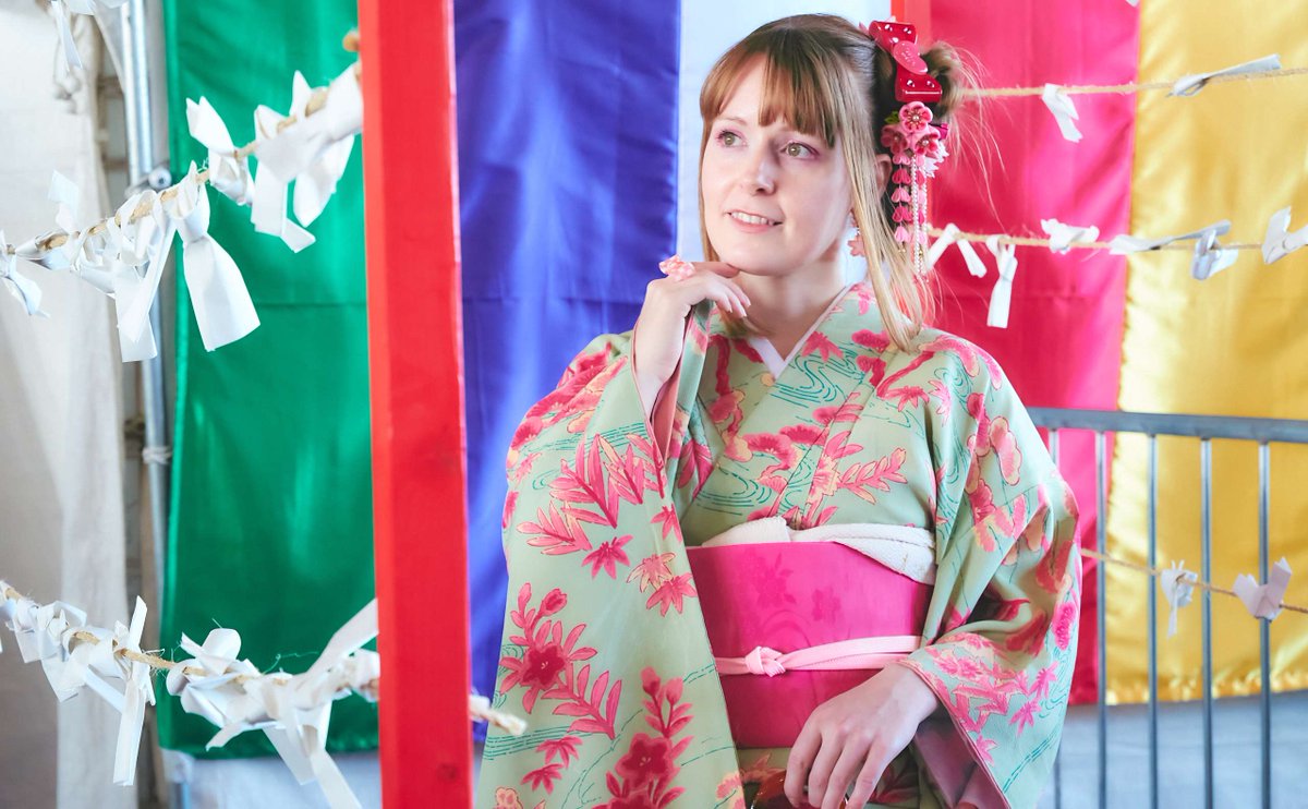 Kimono are worn left over right! 🌸