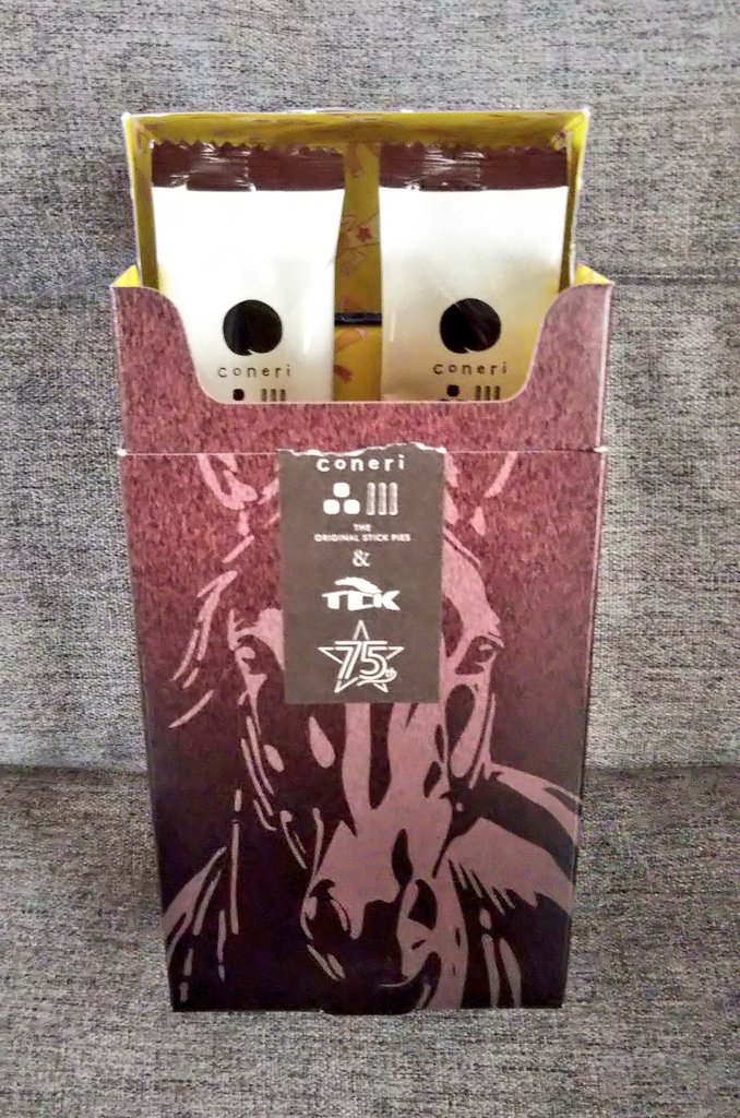 TS_tommy16's tweet photo. Champions TCKで買ってきた、こねりスティックパイ・カカオ味🍫
チョコが練り込まれていておいしいです😋
箱の中にうまたせとウマタセーヌがいっぱい隠れてました🐴
#coneri
#大井競馬場 #ChampionsTCK https://t.co/lPyEV25xnE