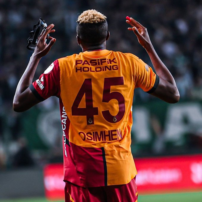 💥 Victor Osimhen, Manchester United'ın transfer gündeminde yer almıyor. (David Ornstein)