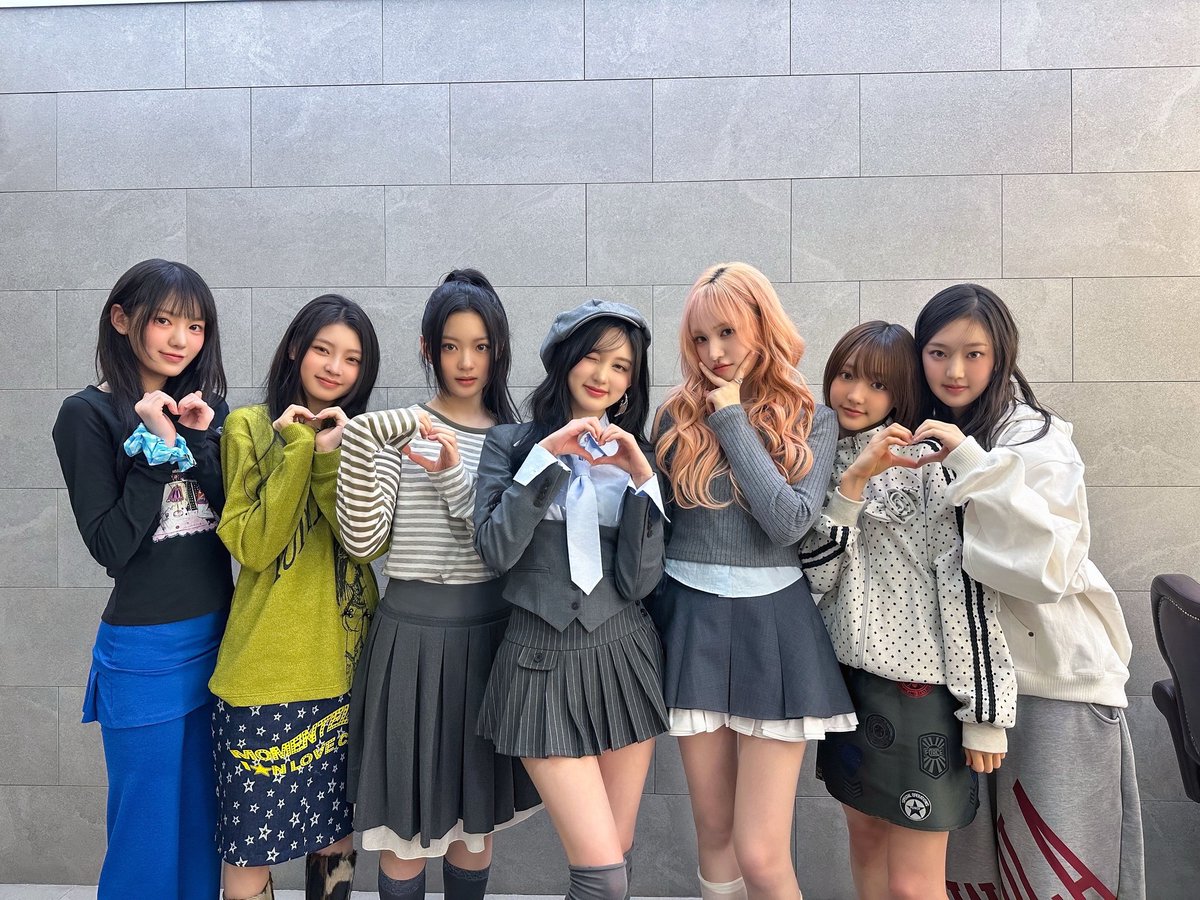 hawuem's tweet photo. 🎁 ⋆˚࿔ Just dropped off the 𝑲𝒊𝒊𝒊𝑲𝒊𝒊𝒊𝑩𝒐𝒙 with Gaeul eonnie and Liz eonnie—mission complete! Being part of this moment with them was so special. Hope it brings smiles just like it did for us. Until next time!  𝜗𝜚 ࣪˖ ִ𐙚 https://t.co/CFNJELncJZ