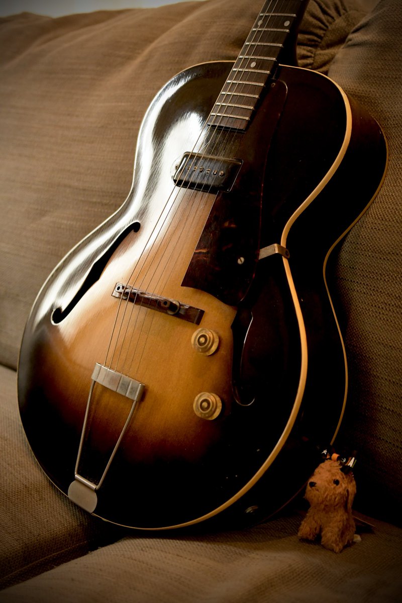 jc893jpn's tweet photo. 1953 Gibson ES-125
#gibson #es125 #archtop #guitar https://t.co/s9wKWFPqiV