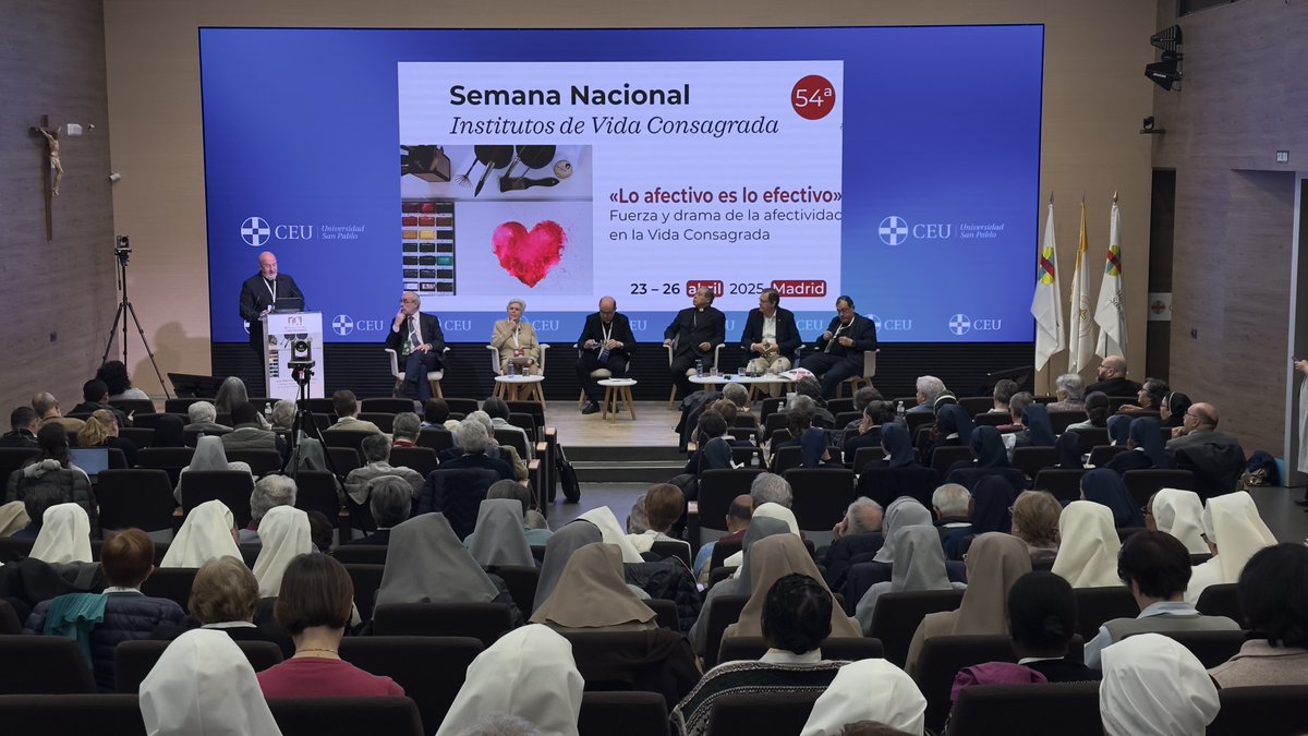 scarRomano's tweet photo. @ITVR_ERA @VidaReligiosa1 @editorialPCL @cmfsantiago https://t.co/U7hQT1LPzC
#54SemanaVC #vidaconsagrada https://t.co/VnbIHs0wuc