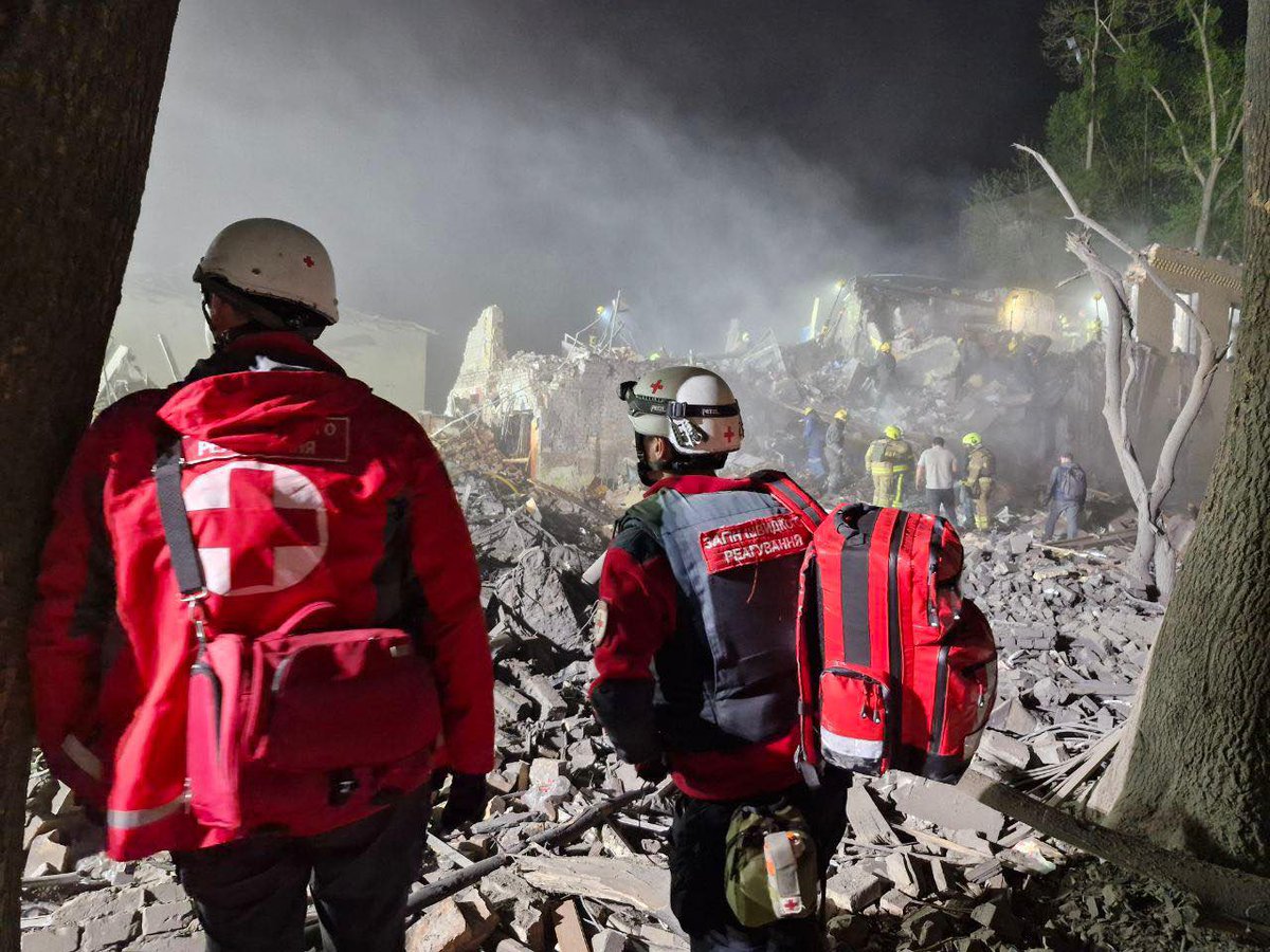 IFRC Europe (@ifrc_europe) on Twitter photo 🔴 Last night, an attack on Kyiv killed at least 9 people and injured over 60, including children. This is the deadliest attack on the city since last year.
The <a href="/RedCrossUkraine/">Ukrainian Red Cross</a> team has been supporting people affected and assisting the emergency services. 🔴 Last night, an attack on Kyiv killed at least 9 people and injured over 60, including children. This is the deadliest attack on the city since last year.
The <a href="/RedCrossUkraine/">Ukrainian Red Cross</a> team has been supporting people affected and assisting the emergency services.