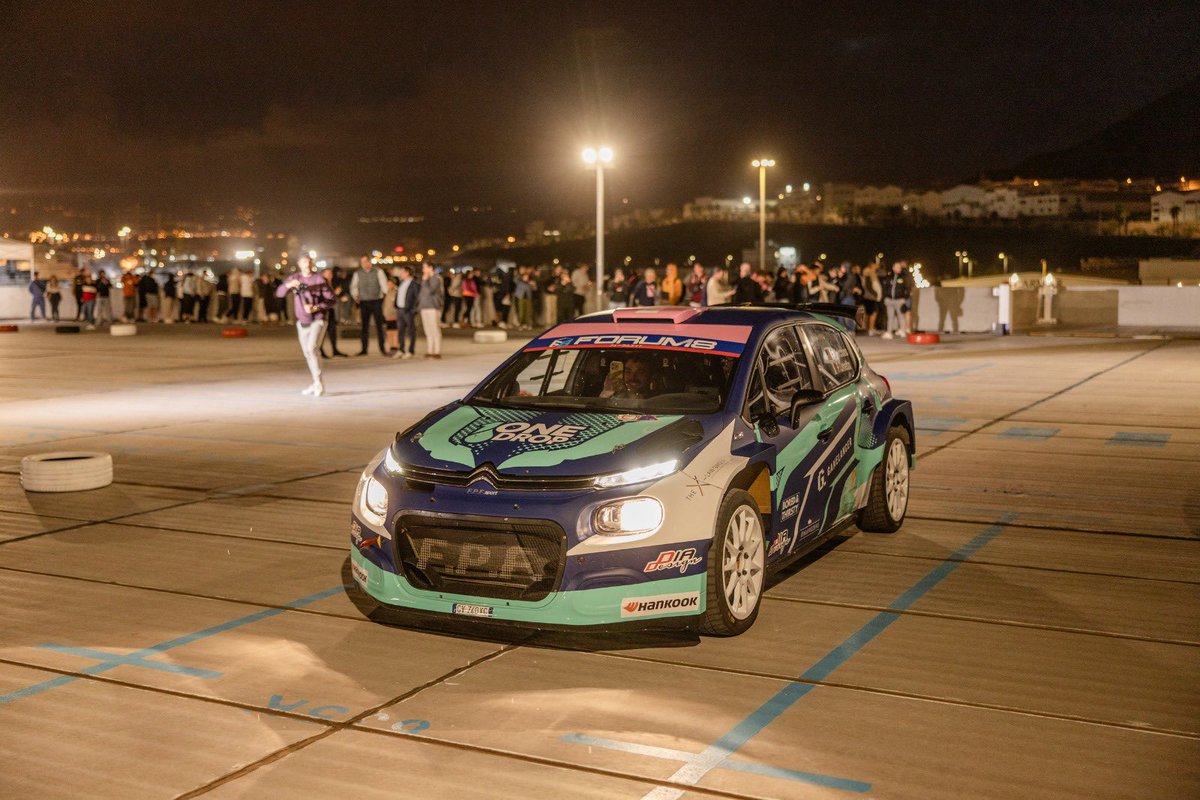 Gran Canaria was on fire Monday night! 🔥
Crowds, cheers, and donuts — 9 C3 Rally2 from the #C3Rally2Family lit it up with Citroën Canarias.

Next up: shakedown. Let’s go! 💪