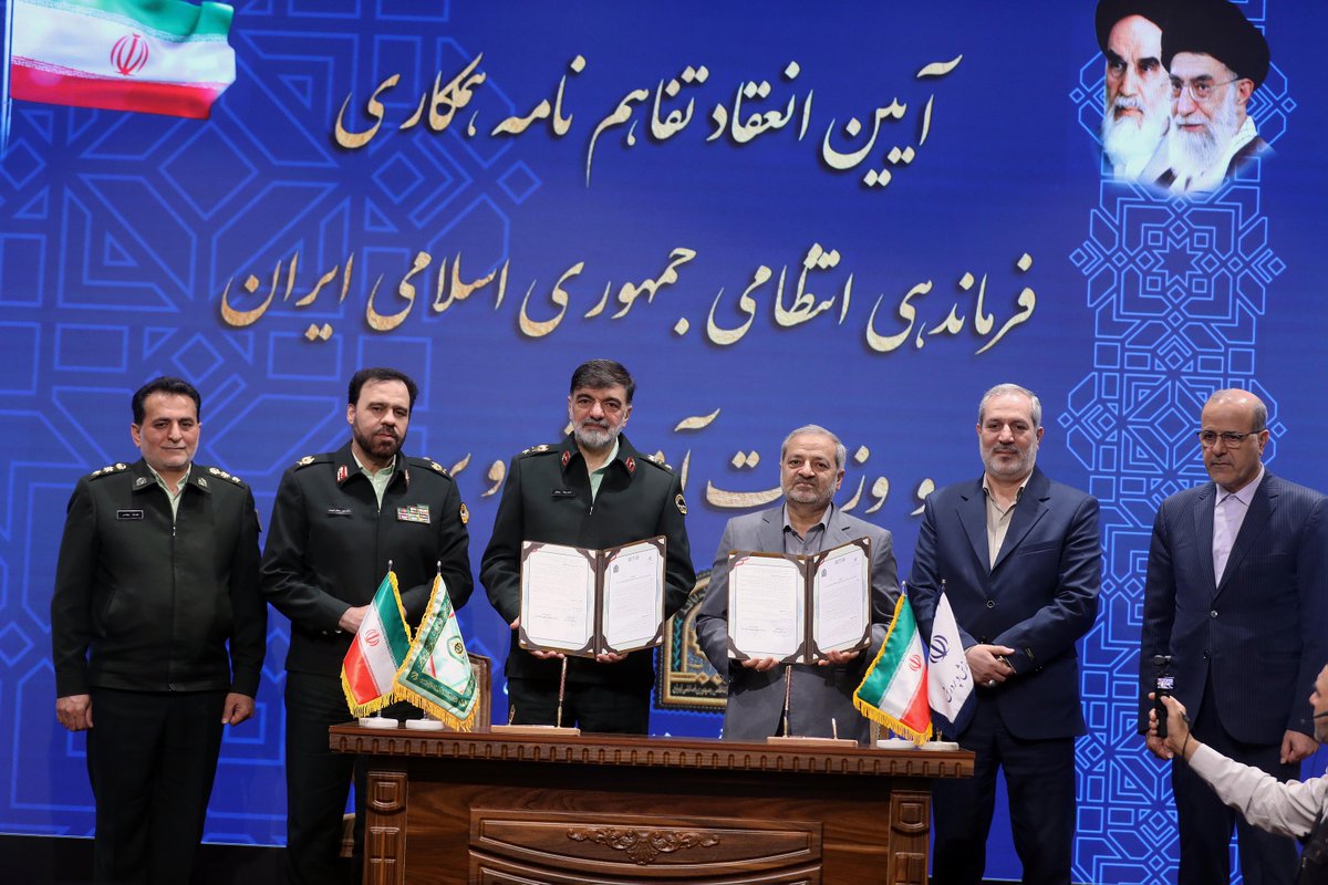 Sadeghi_Hosseyn's tweet photo. قضاوت ها و نگرانی از پلیسی شدن محیط مدارس، ناشی از عدم دقت در مفاد تفاهم نامه آموزش و پرورش با فراجاست

هماهنگی با پلیس برای عدم ابلاغ و اجرای احکام قضایی در محیط های آموزشی، برای حفظ حرمت معلمان، کارکنان و دانش آموزان مدرسه، نقطه قوت این تفاهم ��امه است
#پرهیز_از_رفتارهای_هیجانی https://t.co/Dmf4cRew2i