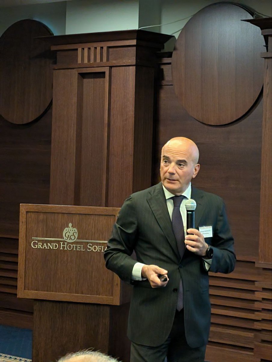 Iacopo Prissinotti, EUROCONTROL Director of the Network Management Directorate, once again captivated the room at the 64th ATCEUC Committee Meeting in Sofia. His speech grabbed attention and sparked open debate with attendees from 34 associated unions. #ATCEUC64