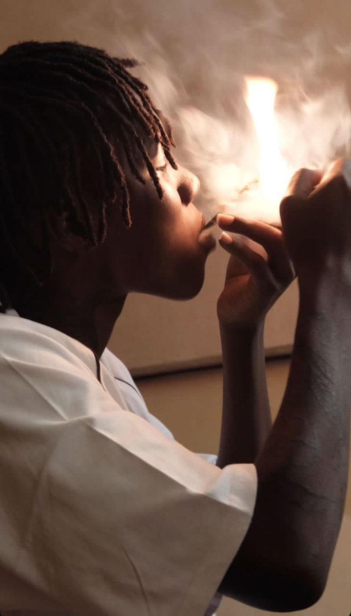 biodunhar26's tweet image. I feel like I'm wizzy 2011💎❤️
I feel like I'm Naira 2019💎
So I know as I dey do my thing😵
Pass me my lighter make I kpe❣️
Feel like David 2012🔥
We d best Ole bere lowo Dj Khaled 😩😩😩 #Track8 of #GenzAlbum ❣️🔥