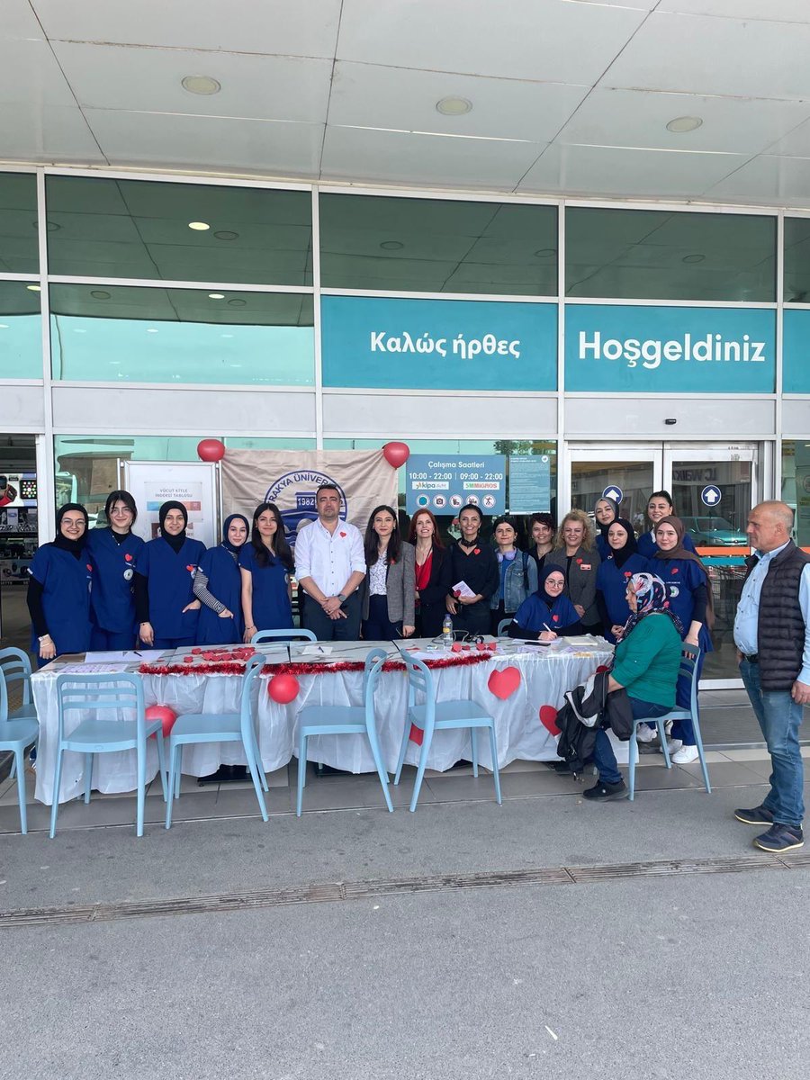 kesansyo's tweet photo. Yüksekokulumuz İç Hastalıkları Hemşireliği öğretim elemanları ve Hemşirelik Bölümü öğrencileri tarafından 14-20 Nisan Kalp Sağlığı Haftasında Farkındalık Eğitimi: “Riskleri Tanı, Kalbini Koru” anlamlı bir farkındalık etkinliği düzenledi.

https://t.co/mHjLgP3d1B https://t.co/Bqomsr3AC4