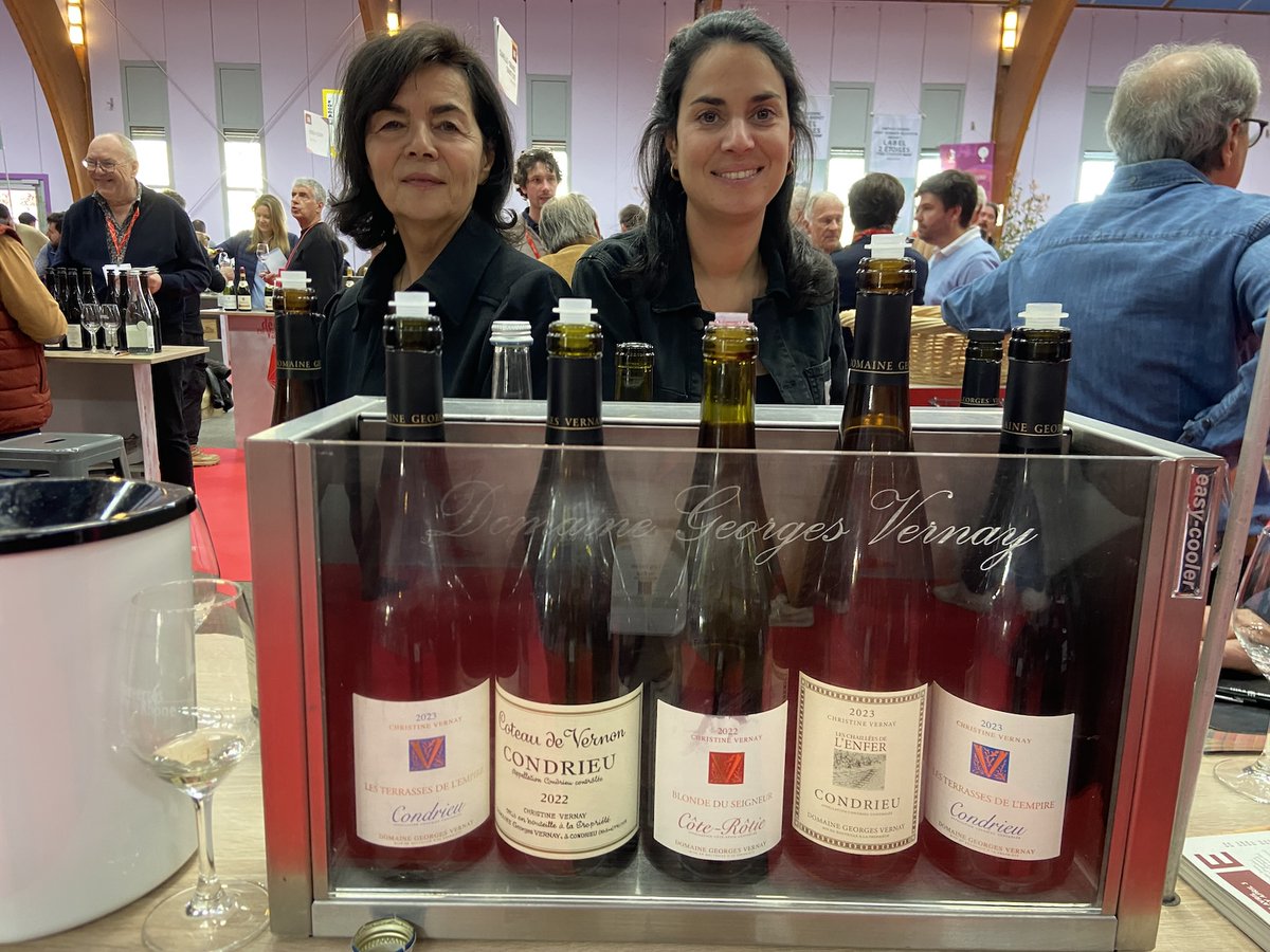 TweetaDean's tweet photo. Producers in the Rhône Valley are aiming to double production of white wine by the end of the decade, as heavy, high alcohol reds go out of fashion. This and more from the annual wine fair held in Avignon, Découvertes en Vallée du Rhône. Click https://t.co/HNvER9I6Yz https://t.co/1iNWTJGl7I
