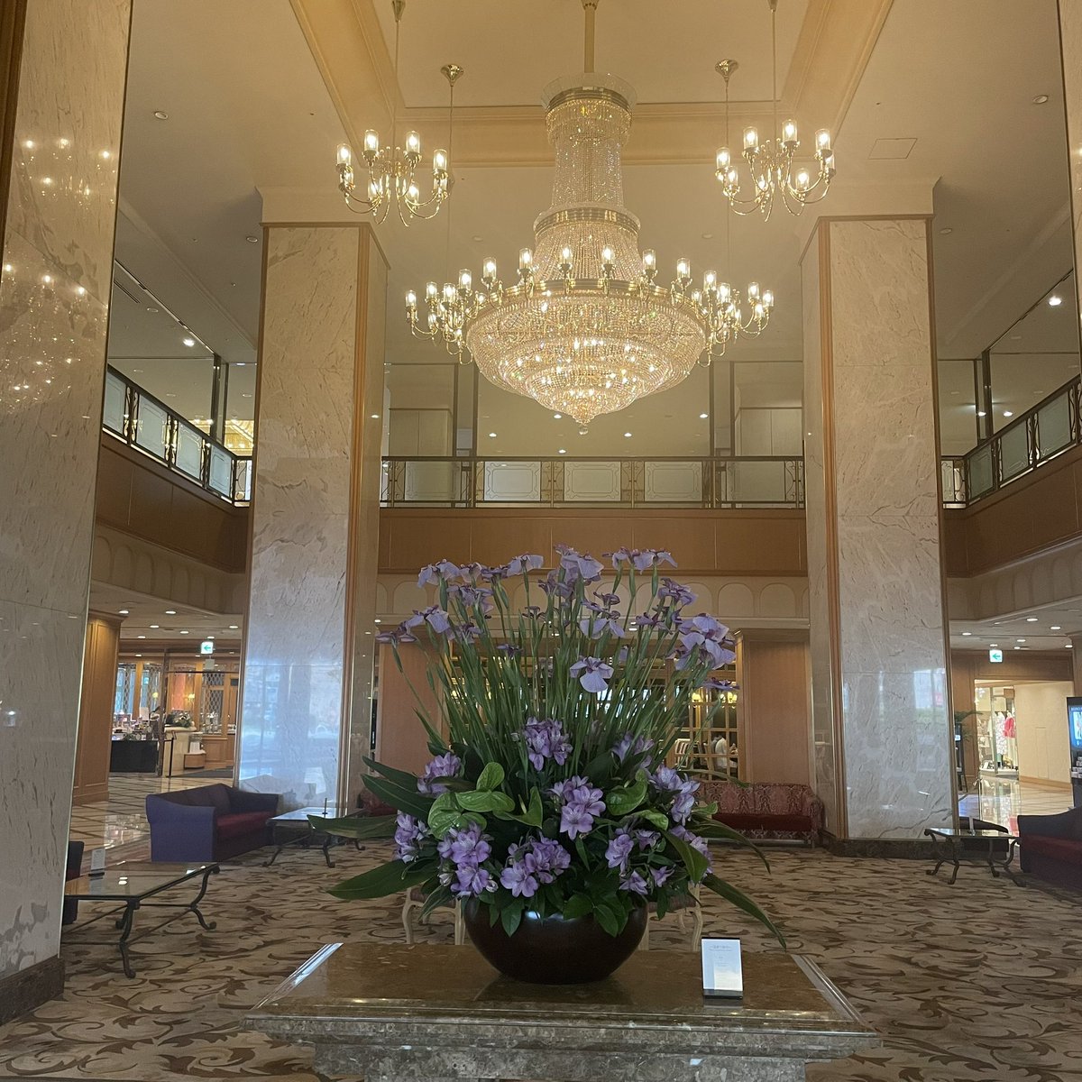 boutique_aimee's tweet photo. ロビーには菖蒲の花

#ロビー装花 #ホテルロビー 
#ホテルロビー装花 
#堺市堺区 
#婦人服 #お出かけファッション https://t.co/r7xcH4B5cf