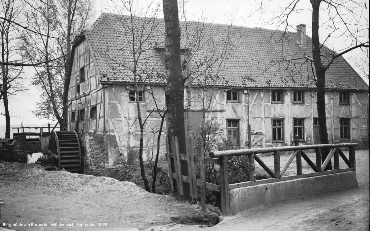 Stadt Essen (@essen_ruhr) on Twitter photo Wir starten in den Donnerstag mit einem #Throwback -Bild aus dem Jahr 1929. 🔎 Hier seht ihr die Bergmühle am Borbecker Mühlenbach. 🏠
#throwback #throwbackthursday #stadtessen #essenruhr #borbeck
<a href="/ruhrmuseum/">Ruhr Museum</a> Wir starten in den Donnerstag mit einem #Throwback -Bild aus dem Jahr 1929. 🔎 Hier seht ihr die Bergmühle am Borbecker Mühlenbach. 🏠
#throwback #throwbackthursday #stadtessen #essenruhr #borbeck
<a href="/ruhrmuseum/">Ruhr Museum</a>