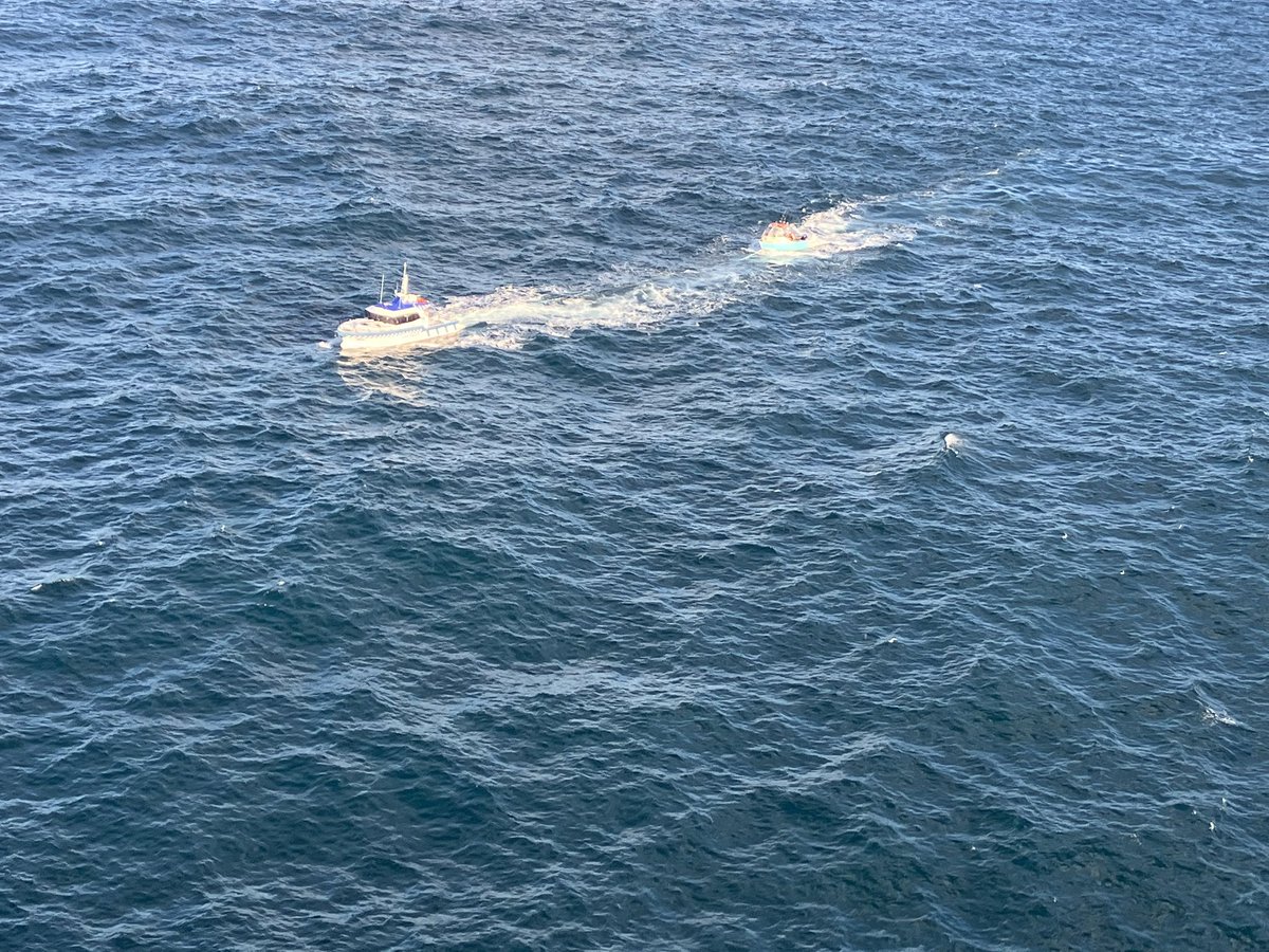 #RESCUE Lifesaver 21 crew called to Little Marley beach for person in distress. Provided initial treatment, handed to medical persons with Toll Ambulance Helicopter. 

Then headed to Christision Park for a mayday call from a vessel. Found under tow with Marine Area Command.