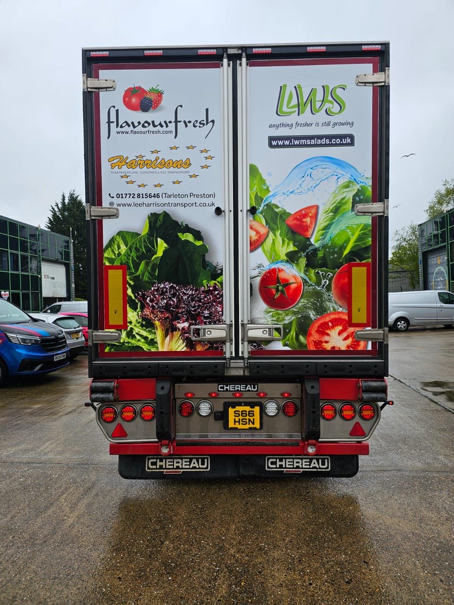 RGVA_ltd's tweet image. The first of two Chereau fridge trailer wraps for @LenWrightSalads , @FFSalads  and Lee Harrison. All designed, produced &amp;amp; installed by our team of professionals 👍🏼

Wrapped in digitally printed @3MFilmsUK  IJ35 vinyl 🛡️ 

#truckwrap #fleetwraps #trailerwrap #wrapdesign