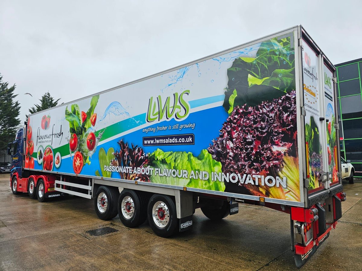 RGVA_ltd's tweet image. The first of two Chereau fridge trailer wraps for @LenWrightSalads , @FFSalads  and Lee Harrison. All designed, produced &amp;amp; installed by our team of professionals 👍🏼

Wrapped in digitally printed @3MFilmsUK  IJ35 vinyl 🛡️ 

#truckwrap #fleetwraps #trailerwrap #wrapdesign
