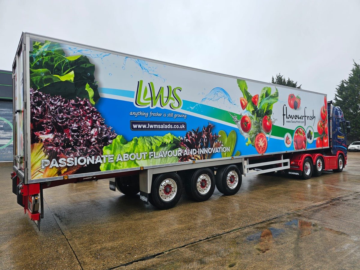 RGVA_ltd's tweet image. The first of two Chereau fridge trailer wraps for @LenWrightSalads , @FFSalads  and Lee Harrison. All designed, produced &amp;amp; installed by our team of professionals 👍🏼

Wrapped in digitally printed @3MFilmsUK  IJ35 vinyl 🛡️ 

#truckwrap #fleetwraps #trailerwrap #wrapdesign