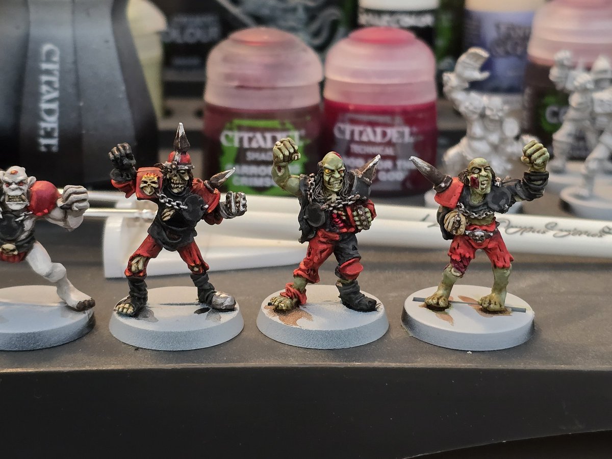 Be4ch's tweet image. 9 down, 3 more to go. Almost there and hopefully I'll get it all finished over the weekend. #bloodbowl