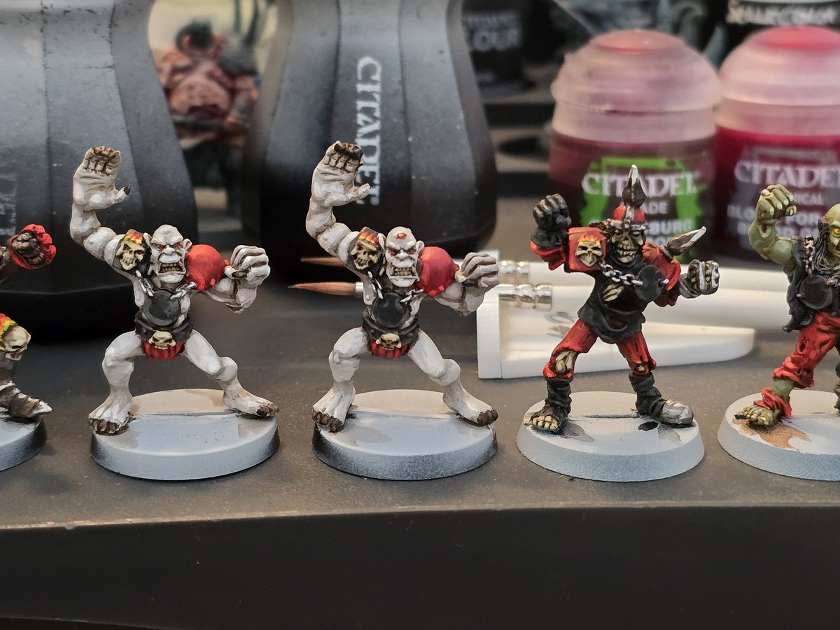 Be4ch's tweet image. 9 down, 3 more to go. Almost there and hopefully I'll get it all finished over the weekend. #bloodbowl