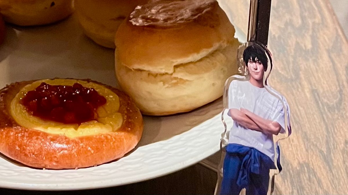 コメちゃん＆めるちゃんとハッピー♡女子会してきたんだけど、
ｼﾝｲﾁﾛ~君が「これ全部俺が作った」みたいなドヤ顔でアフタヌーンティーに混ざってて面白かった😂

生産者の顔すぎる🤔